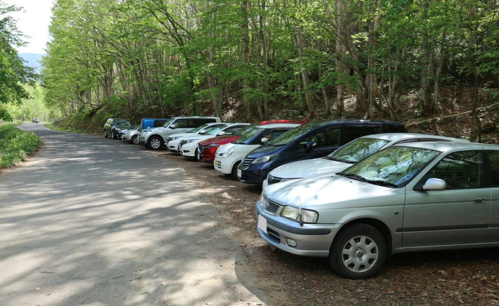 岩菅山の登山口